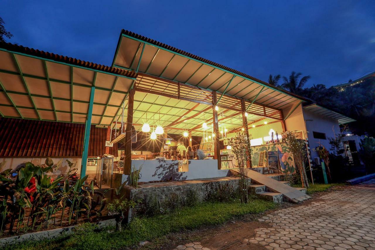 Makarma Resort Lombok Senggigi Exterior photo